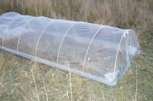 Как соорудить на дачном участке эффективный мини-парник из подручных материалов