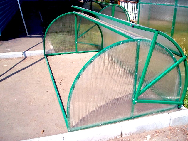 Самодельный парник типа хлебница