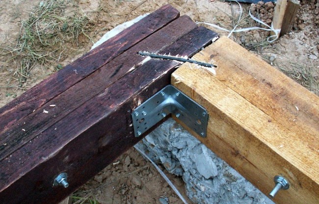 Крепление фундамента